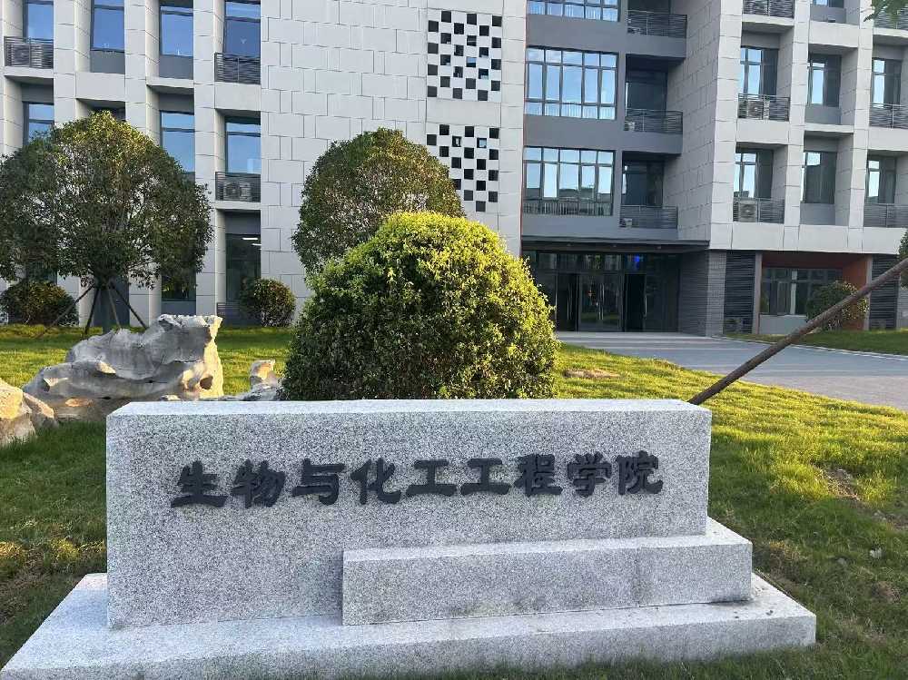新吴区扬州职业大学体育场高杆灯项目
